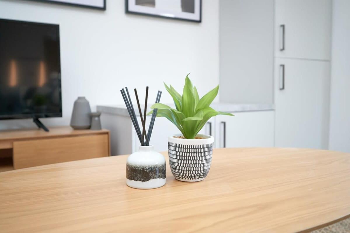A Stylish Apartment With Parking In Preston Престън Екстериор снимка