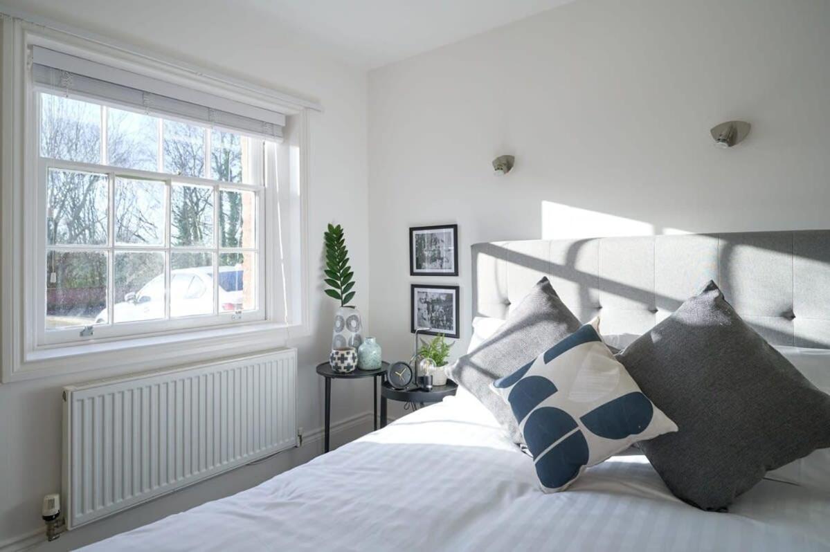 A Stylish Apartment With Parking In Preston Престън Екстериор снимка