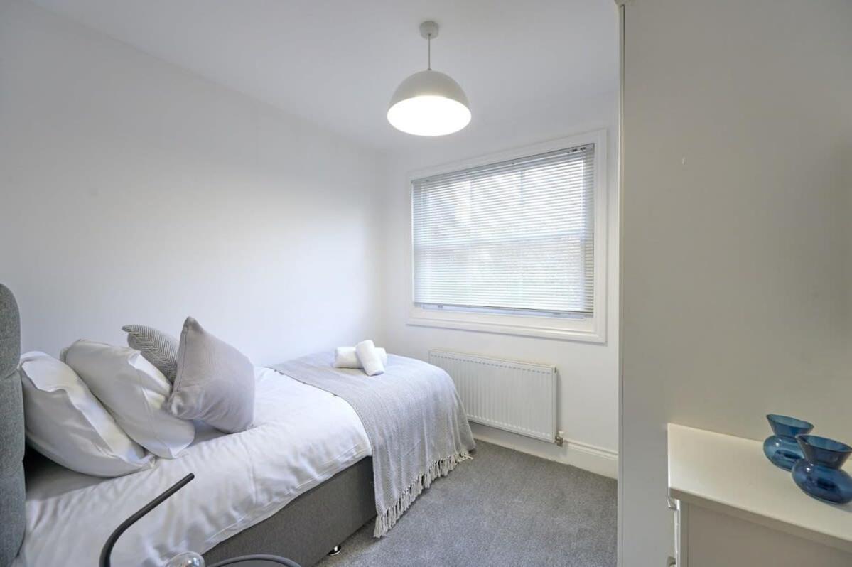 A Stylish Apartment With Parking In Preston Престън Екстериор снимка