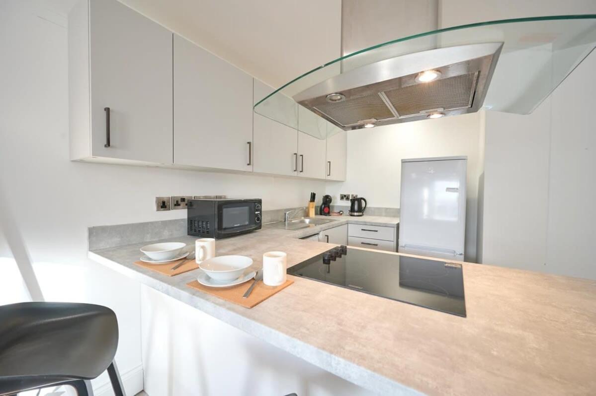 A Stylish Apartment With Parking In Preston Престън Екстериор снимка