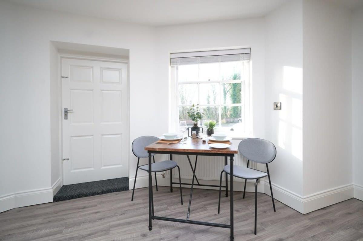 A Stylish Apartment With Parking In Preston Престън Екстериор снимка